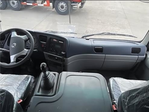 ดีเซล 170HP Power Custom Off Road Military Vehicles 4x4 Bus 6m Body 17 Seats