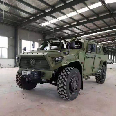 China DONGFENG Off Road Military Bulletproof Command Vehicle 4x4 เครื่องยนต์ดีเซล 300hp
