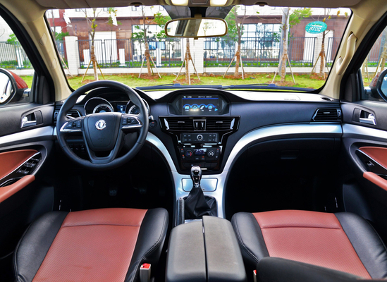 Euro 5 Emission 4 Door SUV Pickup 4x4 Double Cab 150hp รถบรรทุกขนส่งสินค้าเบา