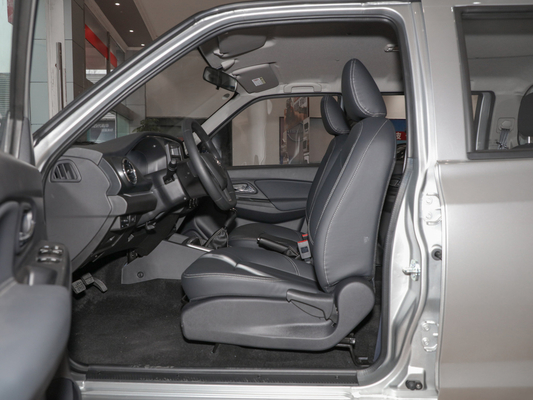 DONGFENG ไดรฟ์ด้านหลัง 2WD รถกระบะรถบรรทุกเครื่องยนต์ดีเซล 165HP 2.4L YUCHAI Engine