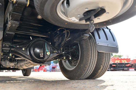 Dongfeng Light Cargo Truck เบนซิน 6 ล้อ 4x2 RWD Left Hand Drive