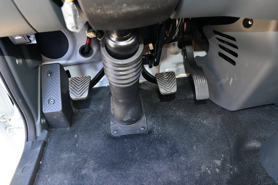 Isuzu Engine 3.4M รถบรรทุกสินค้าเบา 4x2 Drive Wheel Euro 2 Euro 4 Emission