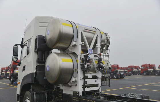 การขนส่งสินค้า LNG CNG รถพ่วงรถแทรกเตอร์ 500HP เครื่องยนต์ลากมวล 32.4 ตัน