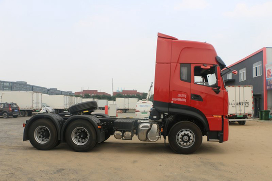 รถบรรทุกรถแทรกเตอร์ดีเซล Dongfeng 560hp แรงบิดสูงสุด 2650N.m สำหรับการขนส่งสินค้า