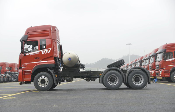 Traction Mass 40 Ton LNG รถบรรทุกขนส่ง 6x4 Tractor High Displacement Engine
