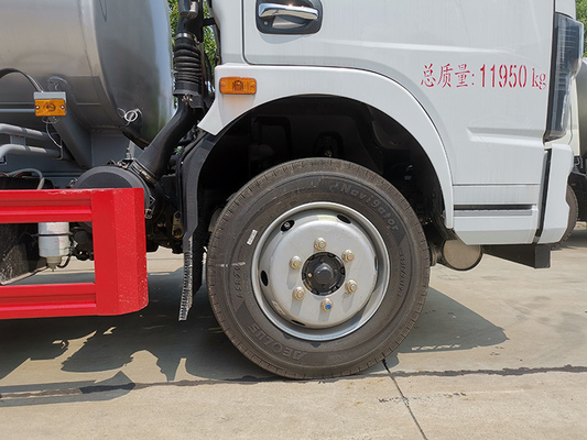 รถขนถ่ายน้ำมันเครื่องยนต์ดีเซล 170 HP 8.5 CBM ฐานล้อ 3800mm