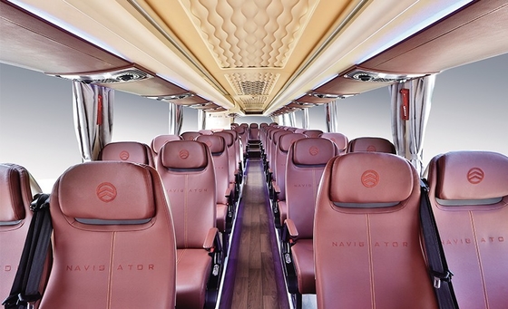 รถโดยสารเครื่องยนต์ดีเซล Euro 5 Emission 400 HP 45 Seater Coach ใบรับรองยุโรป