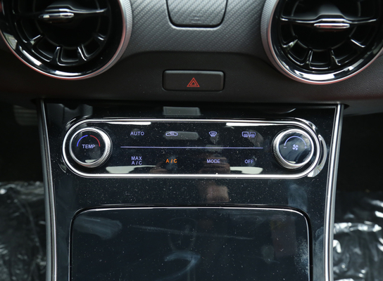 DONGFENG แก๊สเบนซินเพาเวอร์เอสยูวีรถยนต์ระบบกันสะเทือนอิสระ 197HP
